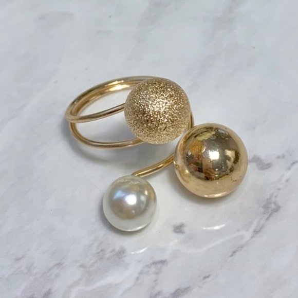 NIP Ring Goldtone Pearl & Ball Adjustable - Picture 2 of 4